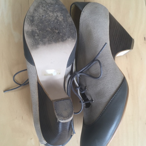 Gray ankle laced up heeled booties 8 - Picture 4 of 4